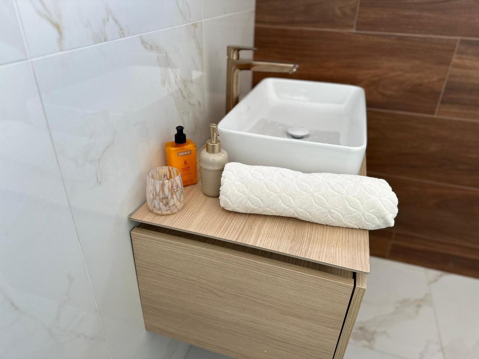 Luxury Apartment - Astro Dunajska Streda Ngoại thất bức ảnh