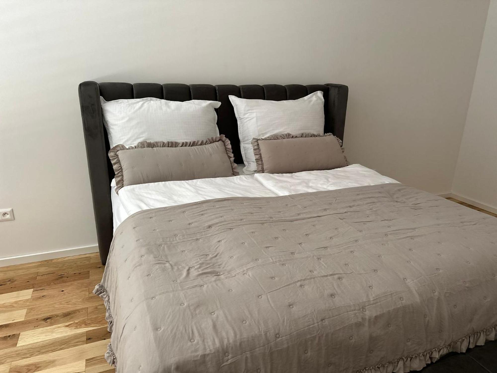 Luxury Apartment - Astro Dunajska Streda Ngoại thất bức ảnh